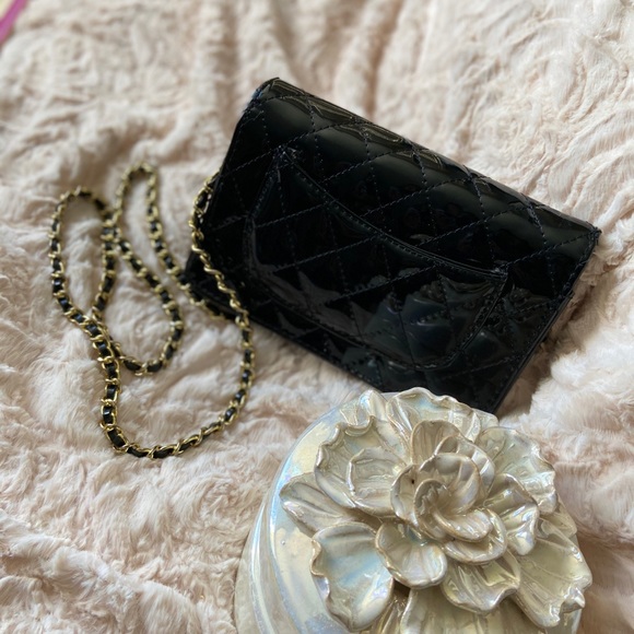 ❤️SOLD🔴❌💥PATENT LEATHER QUILTED BAG❤️ - Picture 4 of 10